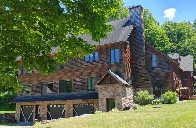 Family Friendly Near River - Campfires! Hot Tub, Game Rm, Views Pets welcome