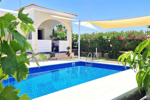 Family friendly Private Villa with pool in quite area