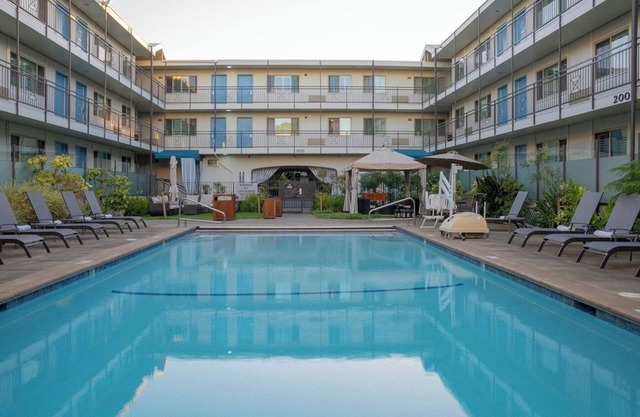 Family-Friendly Suite | Near Golden Gate | Outdoor Pool | Parking | BBQ Area