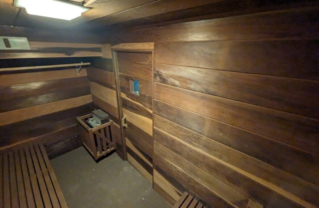 Family Getaway: Indoor Pool, Sauna & Arcade
