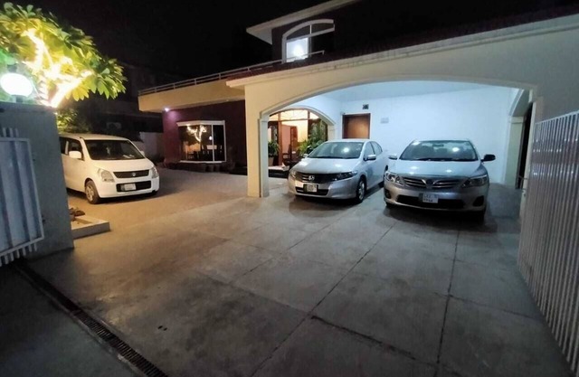 Family Gulberg Guest House