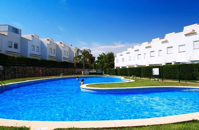 Family House · AirCon · Pool · Parking · UHC CUMBRES DE SALOU