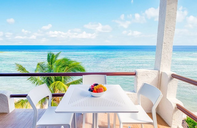 Family perfect penthouse with spectacular views! Enjoy the AC and Wifi!