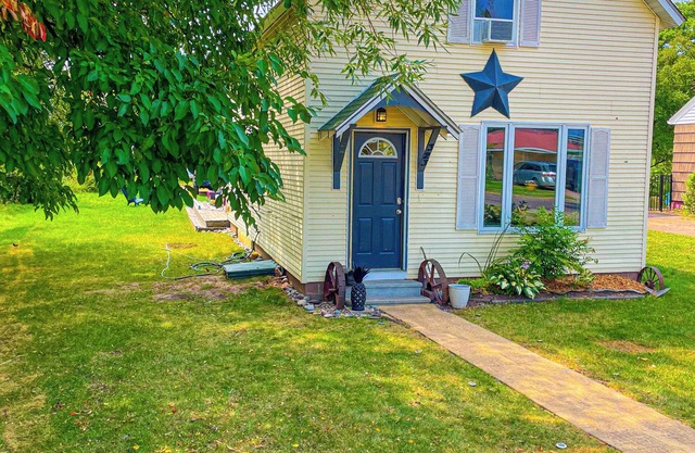 Family & Pet-Friendly, Walk to Lake, Fire Pit