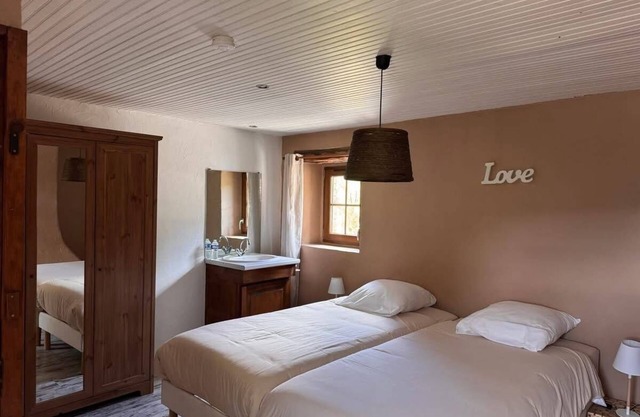 Family Room, "La Ribambelle" – Spa and Pool Access
