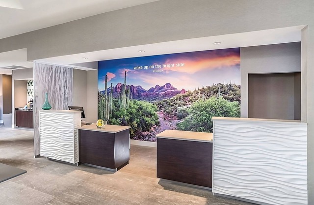 Family Retreat! 3 Great Units, Pet-Friendly, Onsite Pool, Free Breakfast
