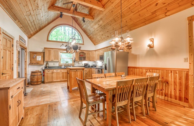 Family Reunion Escape: Warm 3BR Chalet