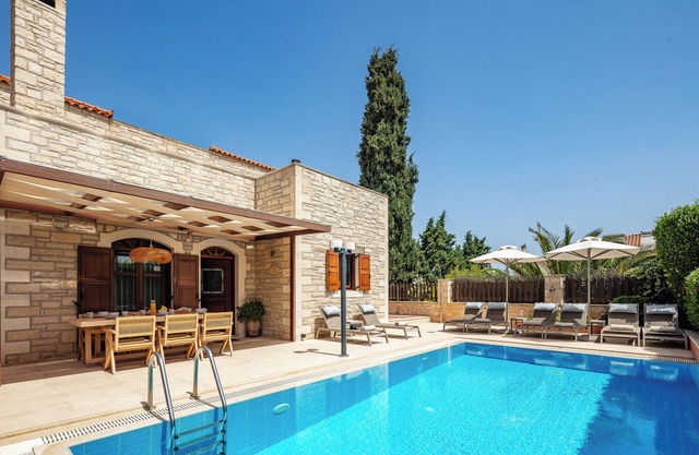 Family villa Elia with heated pool, 2 minutes walking to local amenities