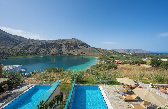 Family villa w/Private Pool, Amazing Views of Kournas Lake, Walk to Restaurants