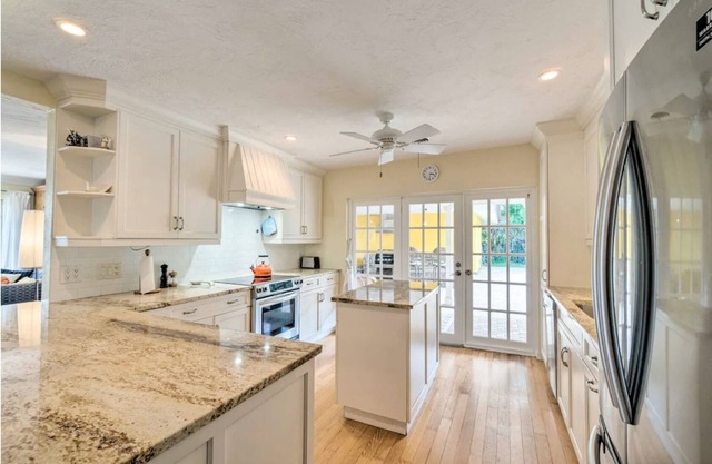 Family With Pool, Games, Dock, Fishing, Golf 4 Bedroom Home by RedAwning