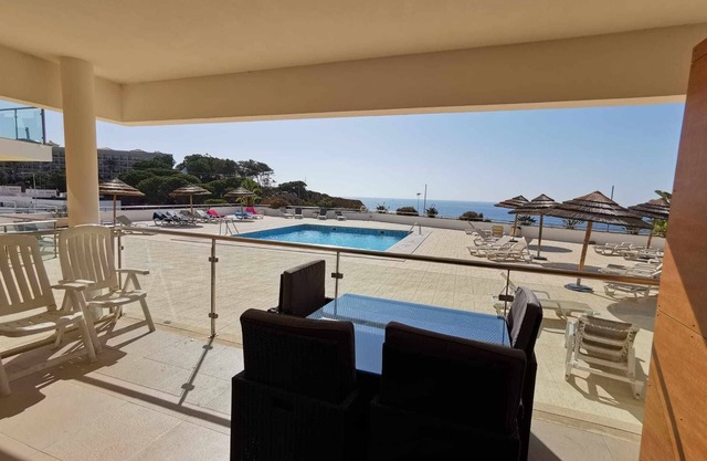 Fantastic 1-bedr. seafront apartment with A/C, WiFi and pool