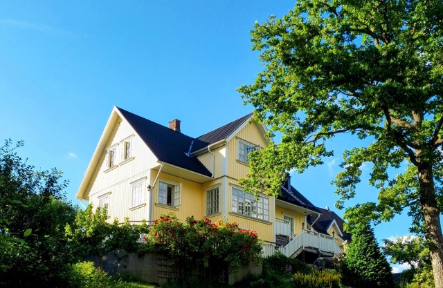 Fantastic accommodation close to nature and the sea with room for the big family.