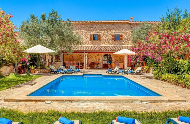 Fantastic Country Estate with Pool, Garden, Terraces, Balcony & Wi-Fi; Parking Available, Pets Allowed