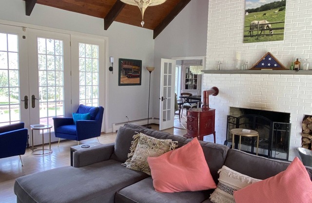 Fantastic Fall Berkshires Retreat with Beautiful Heated Swimming Pool