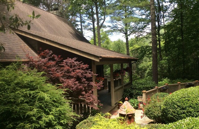 FANTASTIC HOUSE with lots of amenities and Excellent reviews
