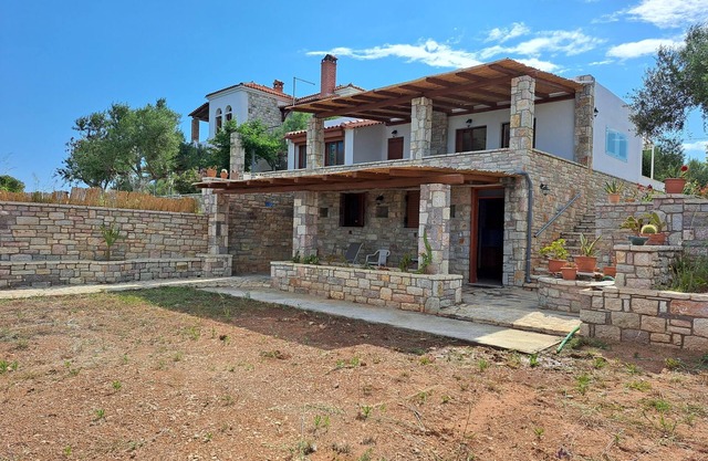 Fantastically situated vacation apartment above the beach near Chrani | Peloponn