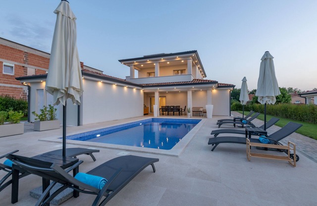 Fantastische Pool-villa 9 km von Poreč Entfernt