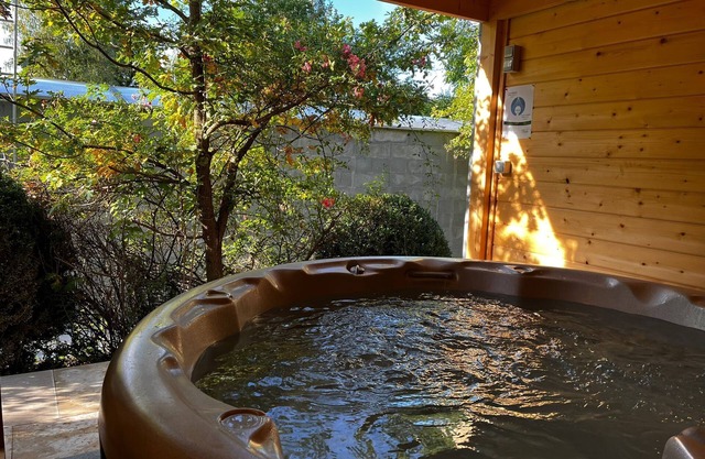 Farm with indoor pool and bubble bath