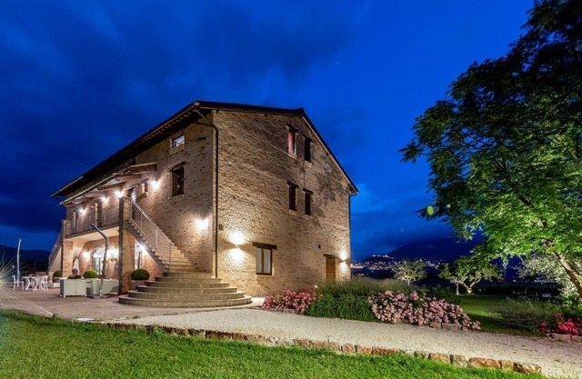 Farmhouse at the foot of Assisi with breakfast consisting of 12 rooms