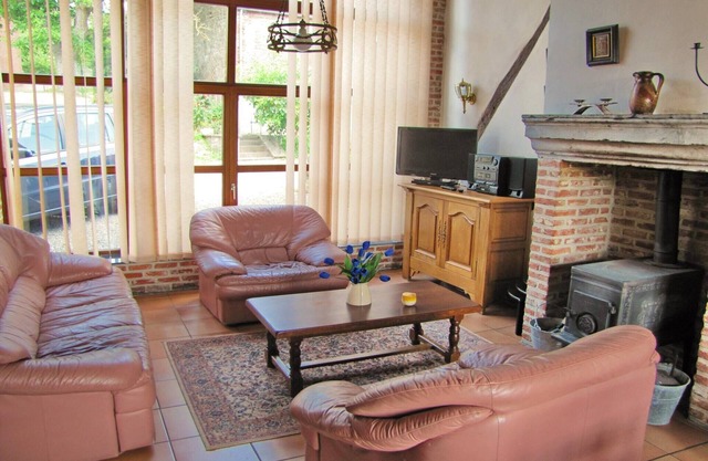 Farmhouse in Somme-Leuze with Private Sauna
