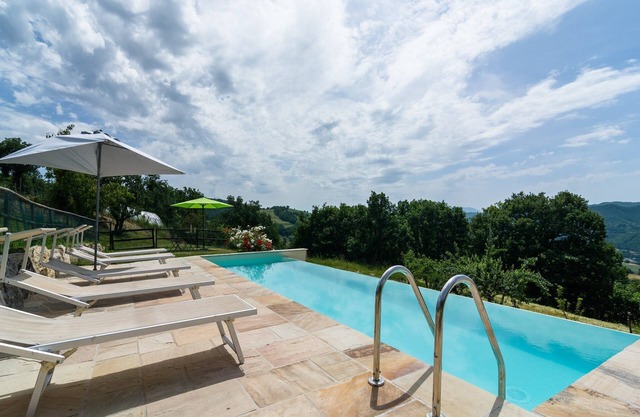 Farmhouse in Tuscany with Pool and Barbecue