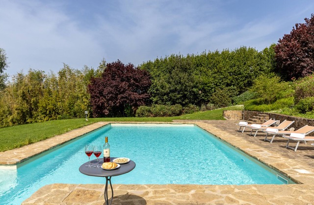 Farmhouse "Podere San Bartolo - Casa Colonica 2" with Shared Pool, Private Terrace & Wi-Fi