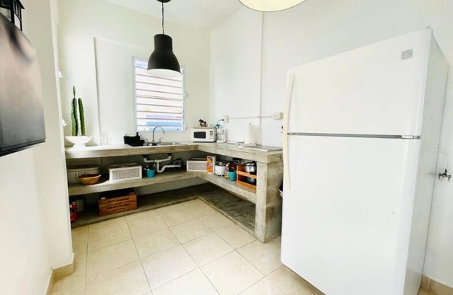 Fast WiFi-Walk to Markets, Pharmacy, Eateries (A1)
