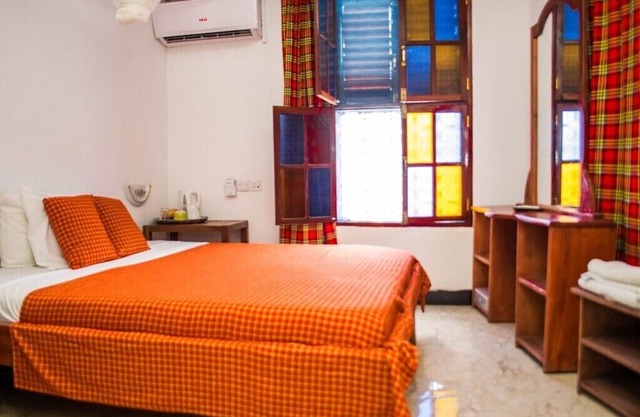 Featuring free WiFi, Rooftop Cafe ,close to ferry terminal & City attractions 5