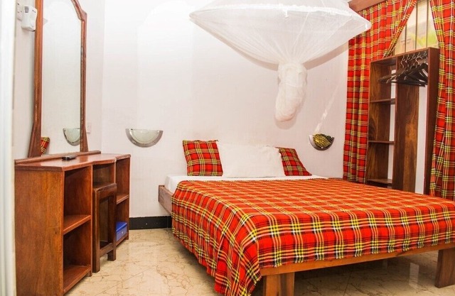 Featuring free WiFi, Rooftop Cafe ,close to ferry terminal & City attractions 7