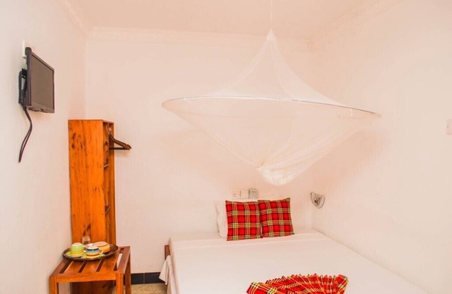 Featuring free WiFi, Rooftop Cafe ,close to ferry terminal & City attractions 6