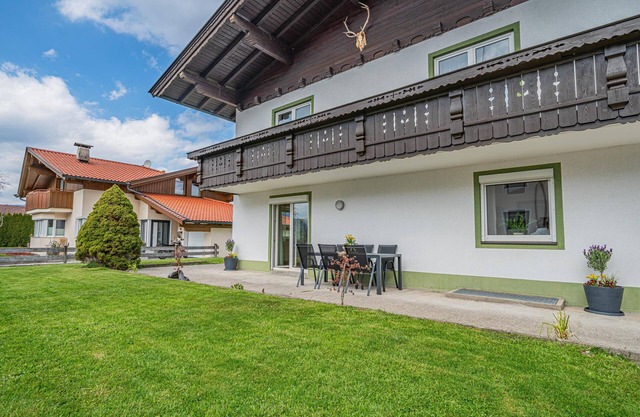 Feel-good time with mountain views in Ebbs