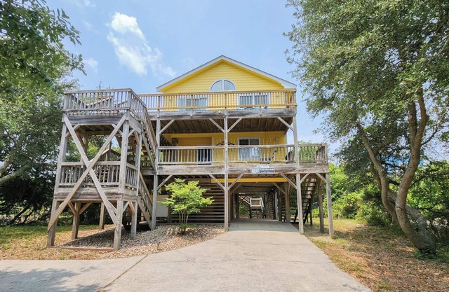 Feelin' Ducky - Classic 4 BR oceanside beach cottage in Duck w/Community Pool & Tennis
