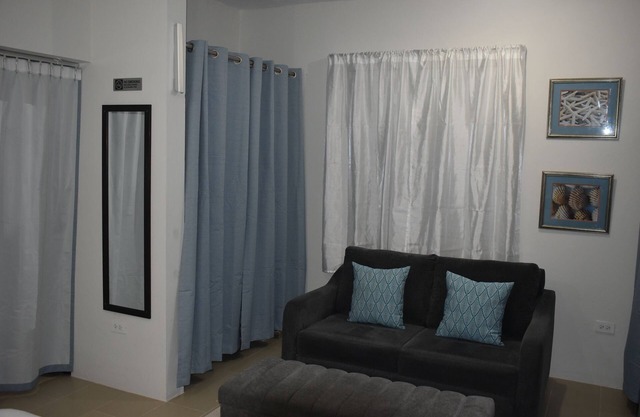 Feels like home 1 Bed retreat conveniently located to many places of interest.