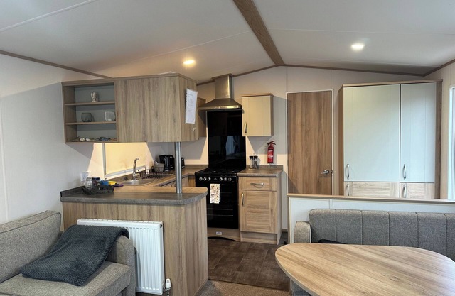 Felixstowe Chimo Caravan 8 sleeps 5 min to beach