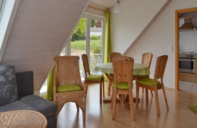 Ferienwohnung DG, 80qm, 1 Schlafzimmer, 1 Wohn-/Schlafzimmer, max. 5 Personen