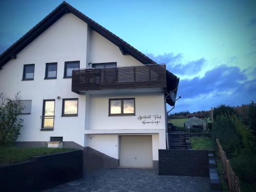 Ferienwohnung "Apartment Paul" Eppelborn - Stilvolles Apartment mit Terrasse, Parkplatz & zentrale Lage