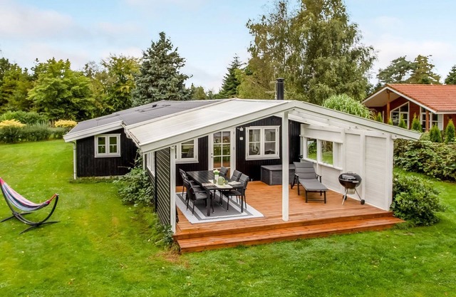 "Fernandine" - 400m from the sea by Interhome
