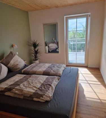 FeWo2 großräumige FeWo in Riegel am Kaiserstuhl über 2 Etagen, Galerie, Balkon
