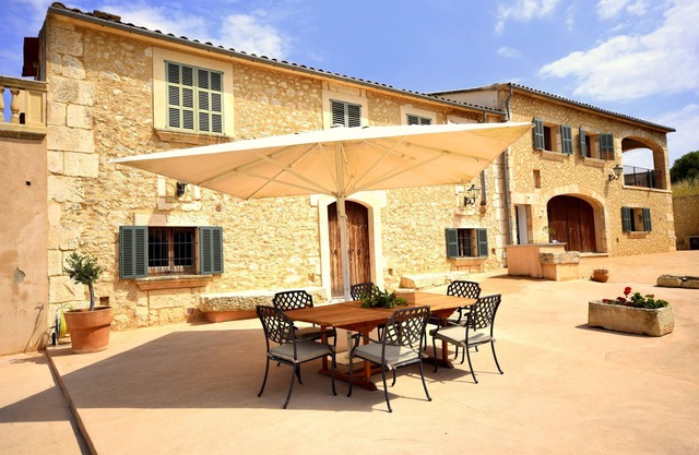 Finca 4 km outside Manacor with panoramic views, wonderfully quiet!