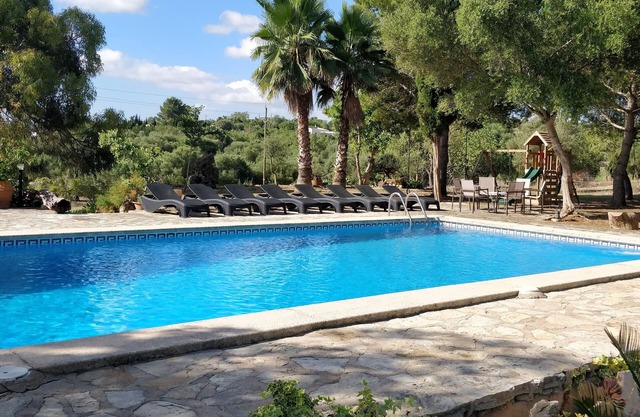 Finca Mallorca with garden, pool and playground ready for families.