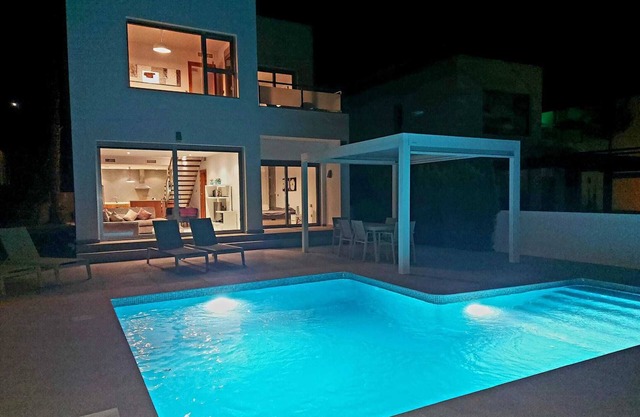 Finca "Modern Orquidea Frontline" with Mountain View, Private Pool & Wi-Fi