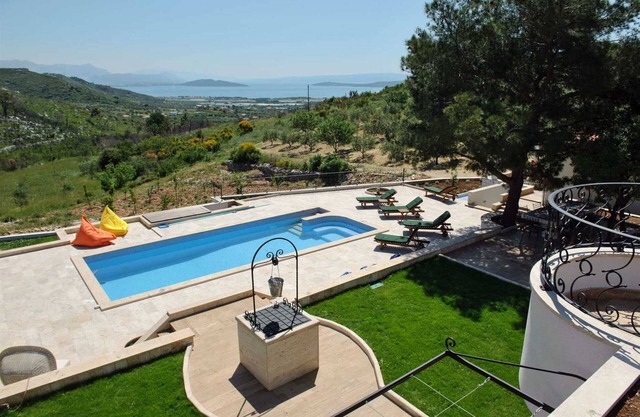 Finca Olive Grove - four bedrooms, heated pool, stunning views on 16000m2