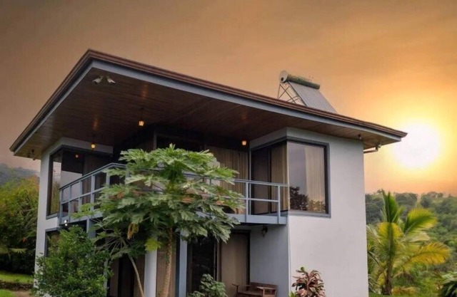 Firefly Retreat. A Hilltop Retreat with Swimming Pool & Great Rainforest Views!