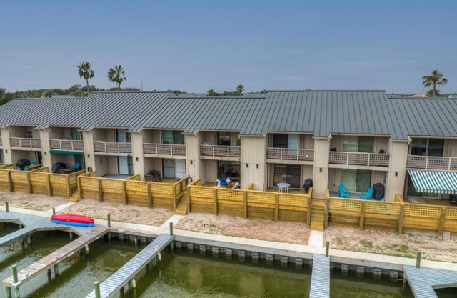Fisherman Friend! - Coastal Condo - Views Await!