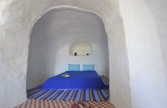 Fishermen's caves in southern Morocco: Atlantic Troglo, Troglo Dune, Bato Tro