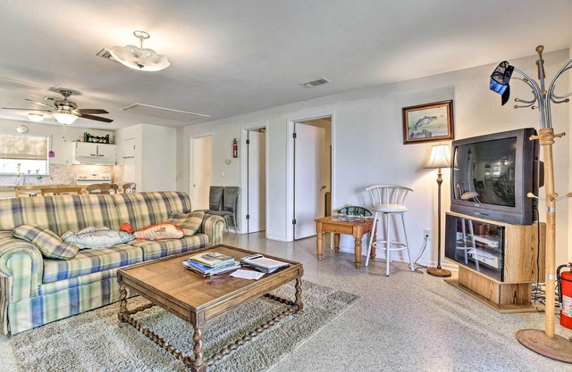 Fishing Pier, Kayaks: Bayfront Home in Palacios!