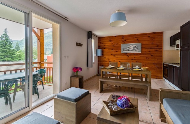 Fitness, swimming pool, sauna, terrace, balcony, tv, ski locker, 50m², Luchon-Superbagnères