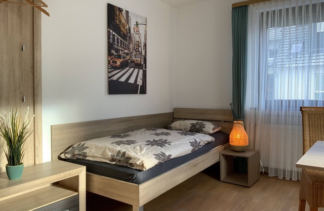 Fitter's room with shared bathroom "Katharina 13" with balcony