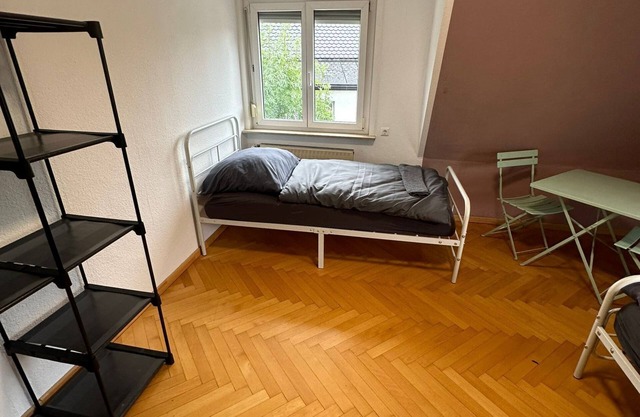 Fitters' apartment for 5 people in Stuttgart, quiet location, central, parking spaces