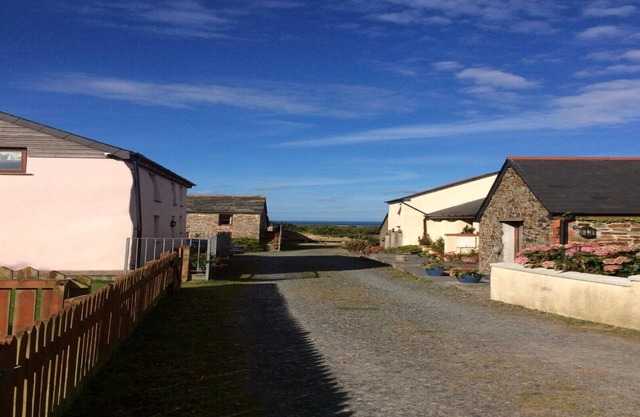 Five Barns With Great Coastal And Sea Views, Less Than 1 Mile From Widemouth Bay